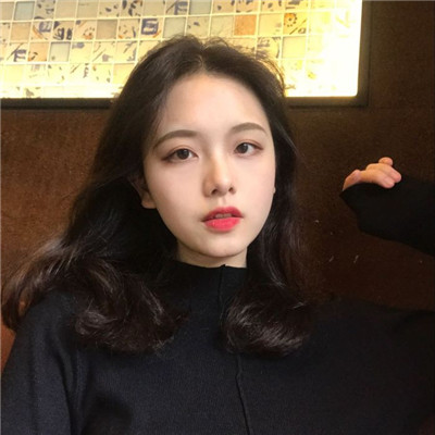 女生动漫黑白背影头像图片
