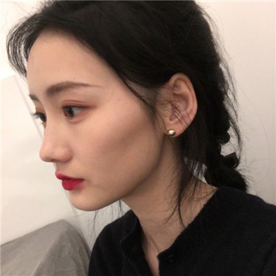 女生动漫黑白背影头像图片