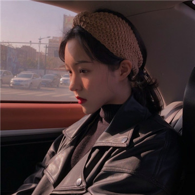女生动漫黑白背影头像图片