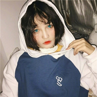 短发女生背影头像唯美图片