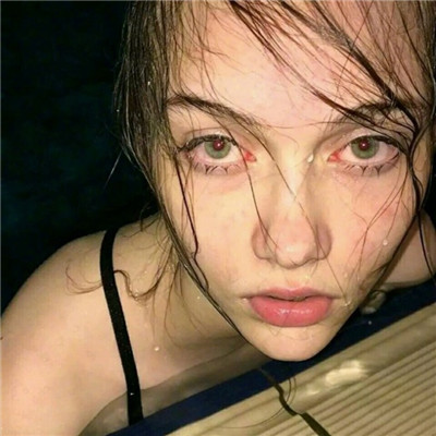 短发女生背影头像唯美图片