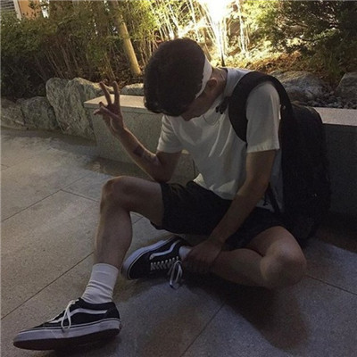 2018个性一个男生用女生的动漫头像图片