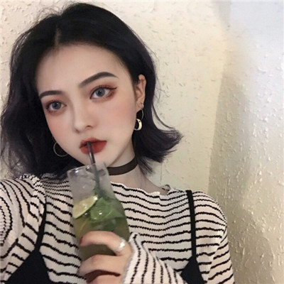qq头像女生黑白影子图片