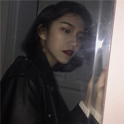 qq头像女生黑白影子图片