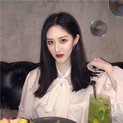 qq头像女生黑白影子图片