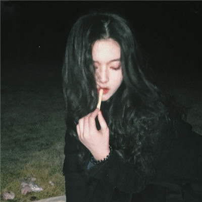 qq头像女生黑白影子图片