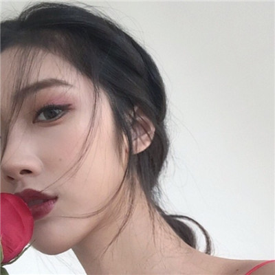 qq头像女生黑白影子图片