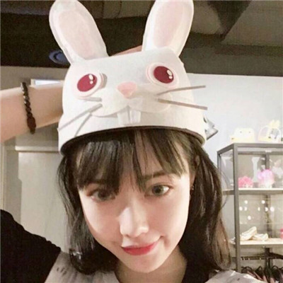 女生白底简约动漫头像图片
