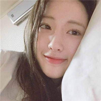 女生白底简约动漫头像图片