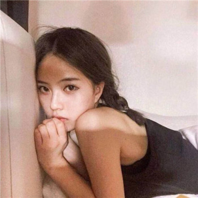 女生白底简约动漫头像图片