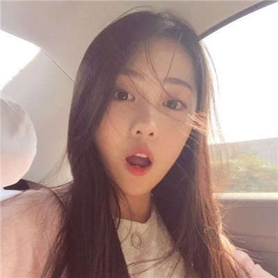 qq女生头像拿着手机图片