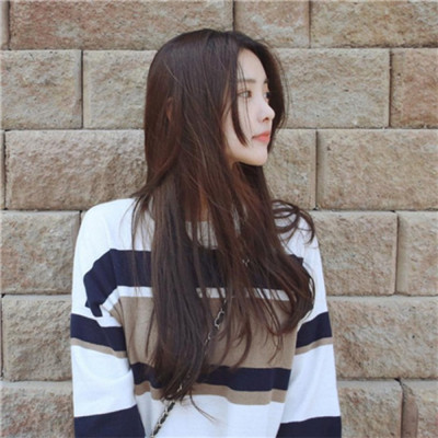 qq女生头像拿着手机图片