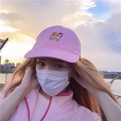 拿照相机的女生qq头像图片