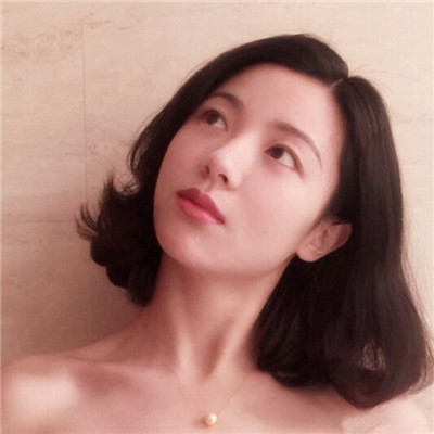 拿照相机的女生qq头像图片