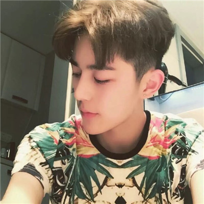 2018小清新暖男头像高清图片男生灿烂笑容动漫头像图片