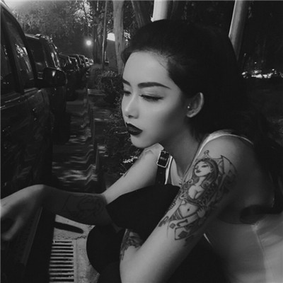 qq头像欧美女生彩色图片