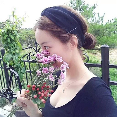 qq头像女生动漫简约图片