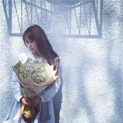 qq头像女生动漫简约图片
