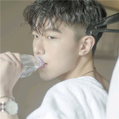 帅气小哥哥头像高清图片分享姓包氏微信头像 男生图片
