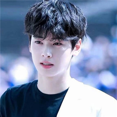 2018快手头像男生独自看花的头像图片