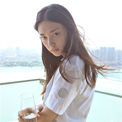 头像女生简单气质卡通图片