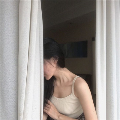 图中图女生带字qq头像图片