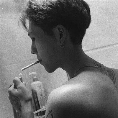 2018朋友圈背景图片背影男生头像图片