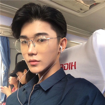 帅气有品位的qq眼镜头像男生头像图片