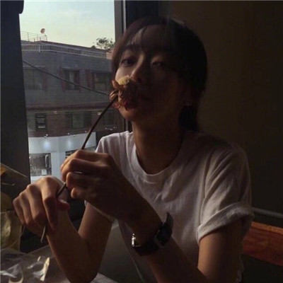 qq女生头像穿背带裤图片