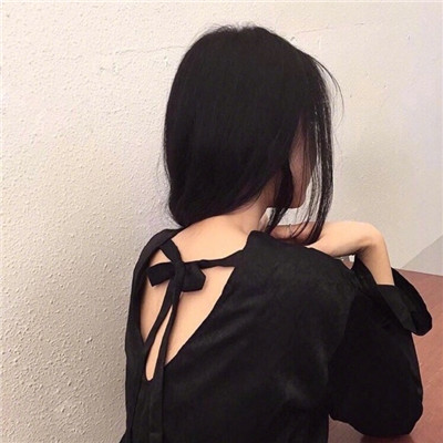 qq女生头像穿背带裤图片
