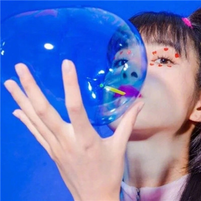 qq女生头像穿背带裤图片