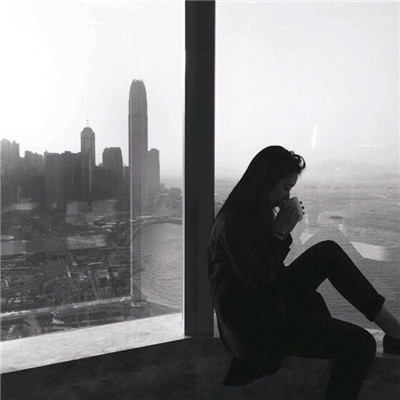 qq女生受伤流血头像图片