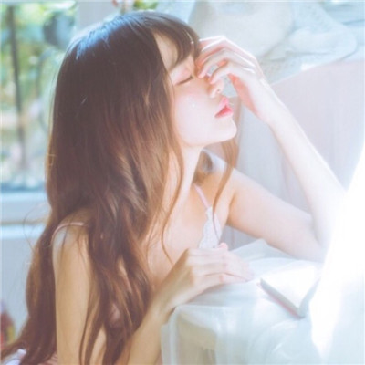 女生短发头像高冷图片图片