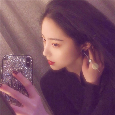 女生短发头像高冷图片图片