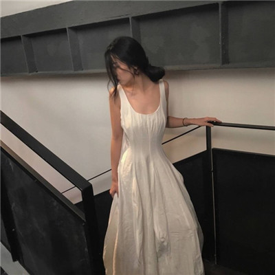 黑白手绘动漫头像女生图片