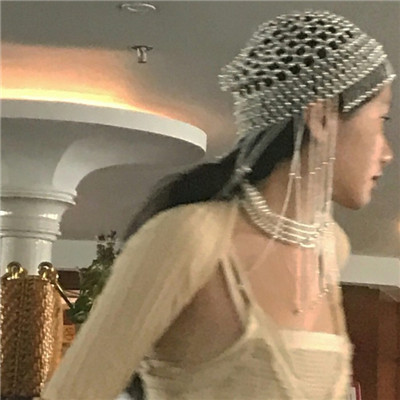 黑白手绘动漫头像女生图片