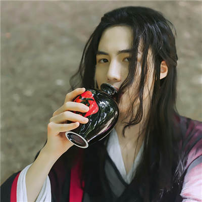 最新微信古风男生头像坐着后背图片