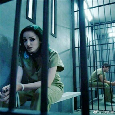 黑白唯美伤感女生头像图片