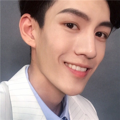 2018超帅气精神病院动画头像男生图片