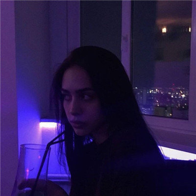 个性手绘女生头像彩色图片