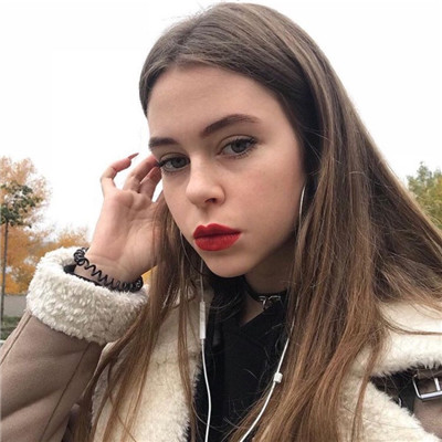 个性手绘女生头像彩色图片