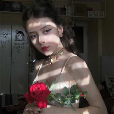 个性手绘女生头像彩色图片