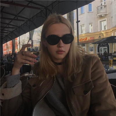 个性手绘女生头像彩色图片