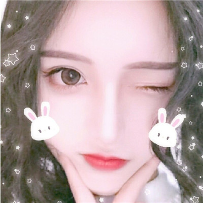 戴耳机的女生头像黑白图片