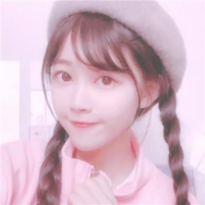 戴耳机的女生头像黑白图片