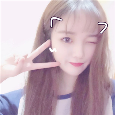 戴耳机的女生头像黑白图片