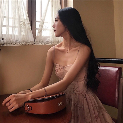白色衬衫头像女生头像图片