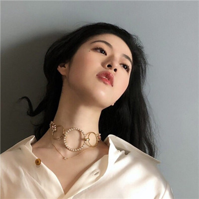 白色衬衫头像女生头像图片