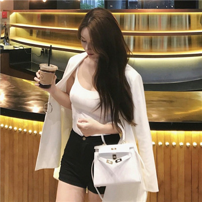 白色衬衫头像女生头像图片