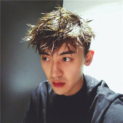 很帅的小哥哥头像2018高清男生红色头像卡通图片图片